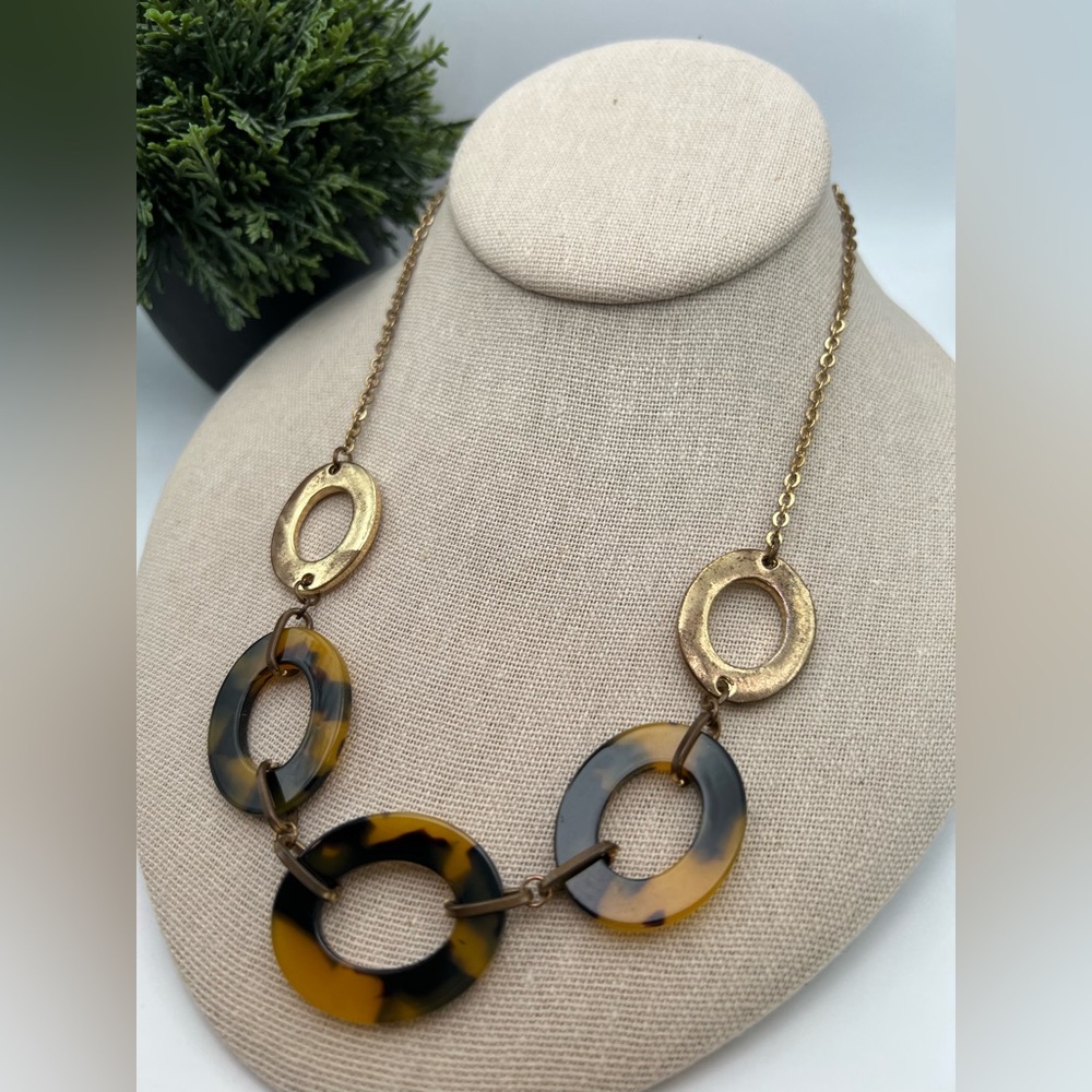 ANIMAL PRINT LUCITE NECKLACE